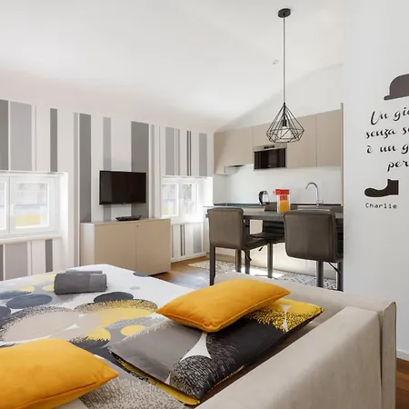 - Elegant Апартаменти