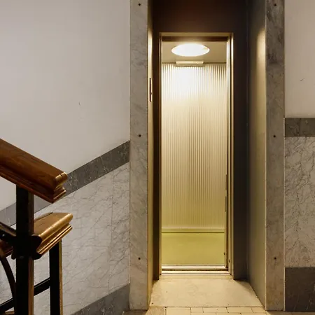 - Elegant Трієст