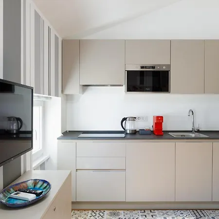 - Elegant * Трієст