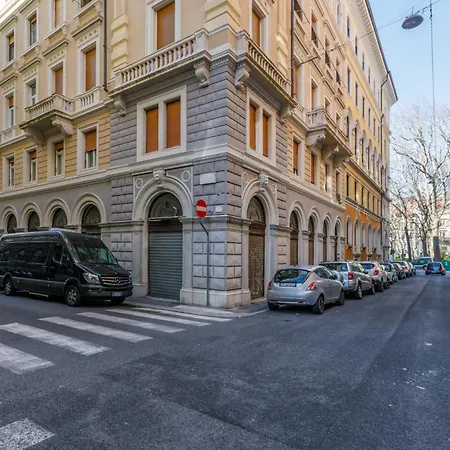 - Elegant 的里雅斯特